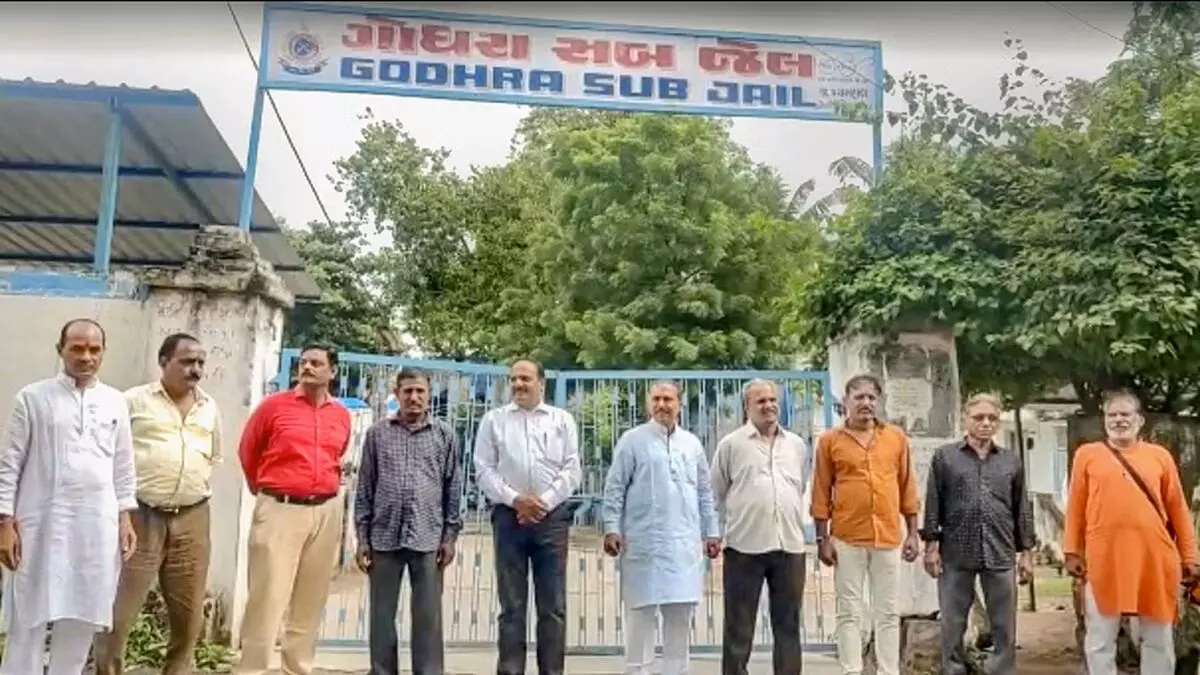 ബില്ക്കീസ് ബാനു കേസ്: 11 കുറ്റവാളികളും ഗോധ്ര ജയിലില് തിരിച്ചെത്തി ബില്ക്കീസ് ബാനു കേസ്: 11 കുറ്റവാളികളും ഗോധ്ര ജയിലില് തിരിച്ചെത്തി