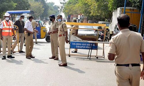 രാമവിഗ്രഹ ഘോഷയാത്രയ്ക്കിടെ സംഘര്ഷം; കര്ണാടകയിലെ ഗുല്ബര്ഗയില് നിരോധനാജ്ഞ രാമവിഗ്രഹ ഘോഷയാത്രയ്ക്കിടെ സംഘര്ഷം; കര്ണാടകയിലെ ഗുല്ബര്ഗയില് നിരോധനാജ്ഞ