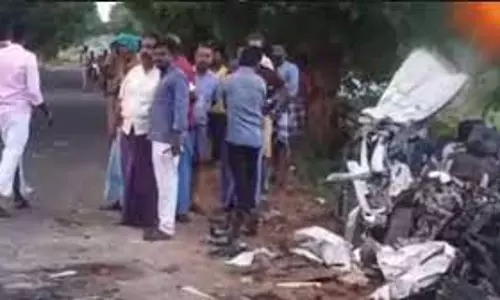 തെങ്കാശിയില്‍ കാറും സിമന്റുലോറിയും കൂട്ടിയിടിച്ച് ആറുപേര്‍ മരിച്ചു