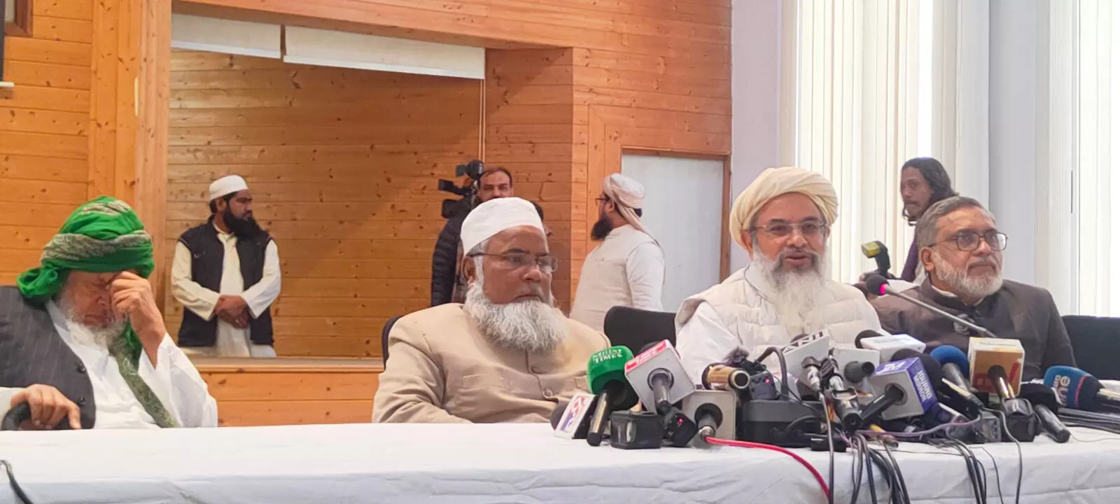 ഗ്യാന്വാപി മസ്ജിദ്: രാഷ്ട്രപതിയും ചീഫ് ജസ്റ്റിസും ഇടപെടണം: ഓള് ഇന്ത്യാ മുസ് ലിം പേഴ്സനല് ലോ ബോര്ഡ് ഗ്യാന്വാപി മസ്ജിദ്: രാഷ്ട്രപതിയും ചീഫ് ജസ്റ്റിസും ഇടപെടണം: ഓള് ഇന്ത്യാ മുസ് ലിം പേഴ്സനല് ലോ ബോര്ഡ്