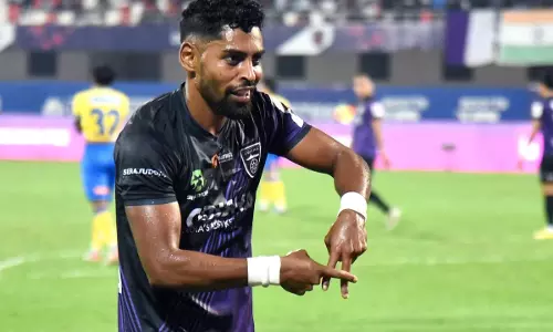 ബ്ലാസ്റ്റേഴ്സ് കുതിപ്പിന് തിരിച്ചടി നല്കി ഒഡീഷ; റോയ് കൃഷ്ണയ്ക്ക് ഇരട്ട ഗോള് ബ്ലാസ്റ്റേഴ്സ് കുതിപ്പിന് തിരിച്ചടി നല്കി ഒഡീഷ; റോയ് കൃഷ്ണയ്ക്ക് ഇരട്ട ഗോള്