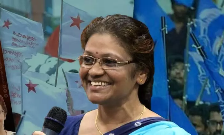 ഗോഡ്സെ അഭിമാനമെന്ന് കമന്റിട്ട പ്രൊഫസര് ഷൈജ ആണ്ടവനെ എന്.ഐ.ടിയില് നിന്നും പുറത്താക്കണം: ഡിവൈഎഫ്ഐ ഗോഡ്സെ അഭിമാനമെന്ന് കമന്റിട്ട പ്രൊഫസര് ഷൈജ ആണ്ടവനെ എന്.ഐ.ടിയില് നിന്നും പുറത്താക്കണം: ഡിവൈഎഫ്ഐ