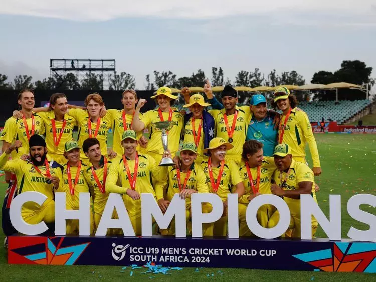 അണ്ടര് 19 ലോകകപ്പില് ഓസീസ് ചാംപ്യന്മാര്; 79 റണ്സിന്റെ തോല്വി വഴങ്ങി ഇന്ത്യ അണ്ടര് 19 ലോകകപ്പില് ഓസീസ് ചാംപ്യന്മാര്; 79 റണ്സിന്റെ തോല്വി വഴങ്ങി ഇന്ത്യ