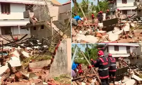 തൃപ്പൂണിത്തുറ പടക്ക സ്ഫോടനം; പൂർണ്ണമായും തകർന്നത് 15 വീടുകൾ, നഷ്ടപരിഹാരം തേടി ഇരകള് കോടതിയിലേക്ക് തൃപ്പൂണിത്തുറ പടക്ക സ്ഫോടനം; പൂർണ്ണമായും തകർന്നത് 15 വീടുകൾ, നഷ്ടപരിഹാരം തേടി ഇരകള് കോടതിയിലേക്ക്