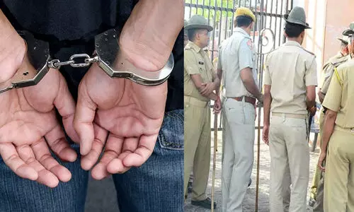 6 കോടിയുടെ തിമിംഗല ഛര്ദ്ദിയുമായി മലയാളി യുവാക്കള് ഗോവയില് പിടിയില് 6 കോടിയുടെ തിമിംഗല ഛര്ദ്ദിയുമായി മലയാളി യുവാക്കള് ഗോവയില് പിടിയില്