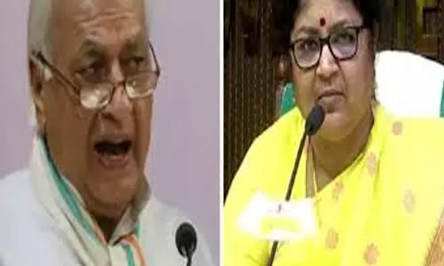മന്ത്രി ബിന്ദുവിനെ ക്രിമിനലെന്ന് വിളിച്ച് ഗവർണർ; മറുപടി നൽകി നിലവാരം കളയാനില്ലെന്ന് മന്ത്രി മന്ത്രി ബിന്ദുവിനെ ക്രിമിനലെന്ന് വിളിച്ച് ഗവർണർ; മറുപടി നൽകി നിലവാരം കളയാനില്ലെന്ന് മന്ത്രി