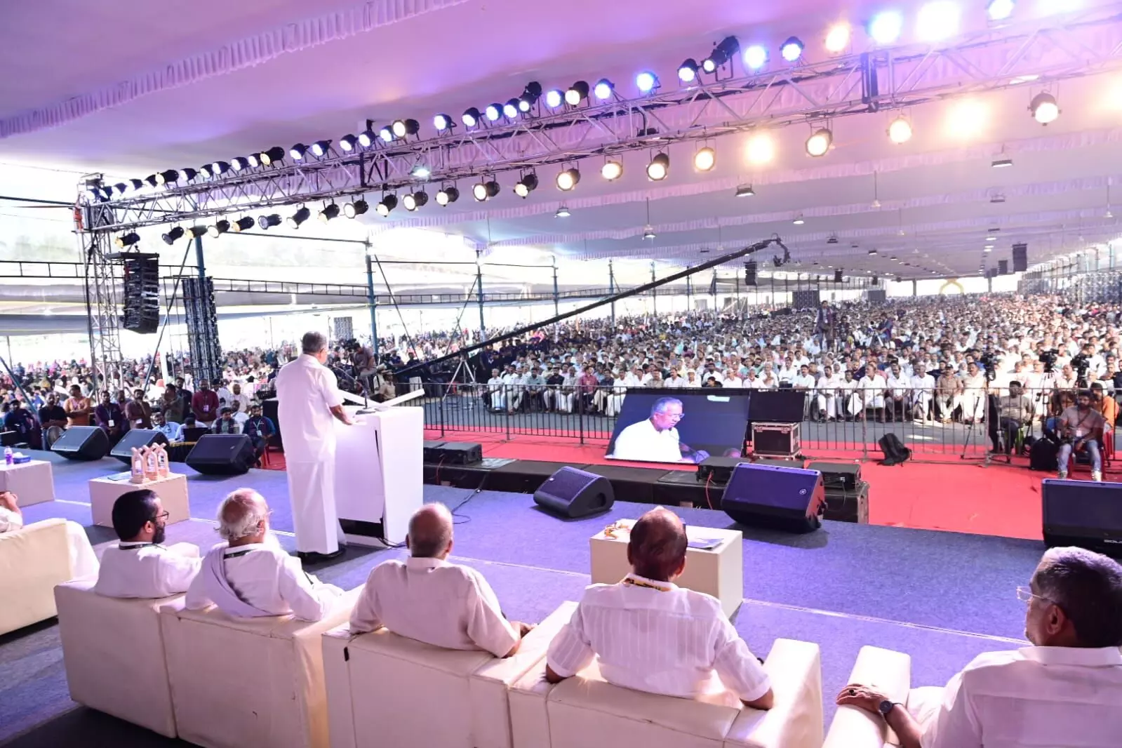 മുജാഹിദ് സമ്മേളനം സമാപിച്ചു; ഭിന്നിപ്പിന്റെ ശക്തികളെ തിരിച്ചറിയണമെന്ന് മുഖ്യമന്ത്രി