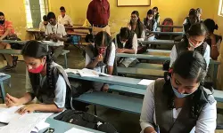 എസ്എസ്എല്സി-പ്ലസ് ടു പരീക്ഷയ്ക്ക് കടുത്ത സാമ്പത്തിക പ്രതിസന്ധി; സ്കൂളുകളുടെ ദൈനംദിന ചെലവുകള്ക്കുള്ള പണം ഉപയോഗിക്കും എസ്എസ്എല്സി-പ്ലസ് ടു പരീക്ഷയ്ക്ക് കടുത്ത സാമ്പത്തിക പ്രതിസന്ധി; സ്കൂളുകളുടെ ദൈനംദിന ചെലവുകള്ക്കുള്ള പണം ഉപയോഗിക്കും