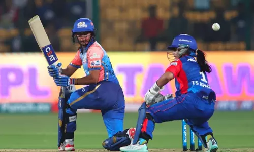 വയനാട്ടുകാരി സജനയാണ് താരം; വനിതാ പ്രീമിയര് ലീഗില് അവസാന പന്തില് സിക്സടിച്ച് മുംബൈക്ക് മിന്നും ജയം വയനാട്ടുകാരി സജനയാണ് താരം; വനിതാ പ്രീമിയര് ലീഗില് അവസാന പന്തില് സിക്സടിച്ച് മുംബൈക്ക് മിന്നും ജയം