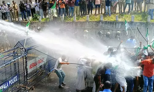 സിദ്ധാർഥന്റെ മരണം: വെറ്ററിനറി സർവകലാശാലയിലേക്ക് എംഎസ്എഫ് മാർച്ച്; സംഘർഷം സിദ്ധാർഥന്റെ മരണം: വെറ്ററിനറി സർവകലാശാലയിലേക്ക് എംഎസ്എഫ് മാർച്ച്; സംഘർഷം