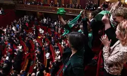 ഗര്ഭഛിദ്രം ഭരണഘടനാവകാശമാക്കി ഫ്രാന്സ് ഗര്ഭഛിദ്രം ഭരണഘടനാവകാശമാക്കി ഫ്രാന്സ്