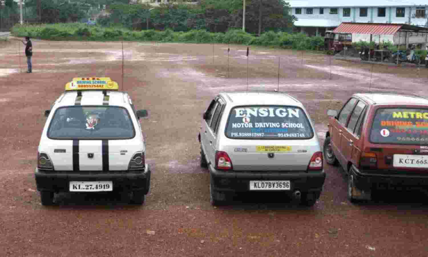 നാളെ മുതല് ഡ്രൈവിങ് ടെസ്റ്റുകള്ക്ക് നിയന്ത്രണം; 50 പേര് മതിയെന്ന് കെബി ഗണേഷ് കുമാര് നാളെ മുതല് ഡ്രൈവിങ് ടെസ്റ്റുകള്ക്ക് നിയന്ത്രണം; 50 പേര് മതിയെന്ന് കെബി ഗണേഷ് കുമാര്