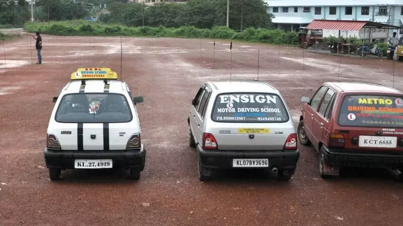 നാളെ മുതല് ഡ്രൈവിങ് ടെസ്റ്റുകള്ക്ക് നിയന്ത്രണം; 50 പേര് മതിയെന്ന് കെബി ഗണേഷ് കുമാര് നാളെ മുതല് ഡ്രൈവിങ് ടെസ്റ്റുകള്ക്ക് നിയന്ത്രണം; 50 പേര് മതിയെന്ന് കെബി ഗണേഷ് കുമാര്
