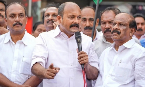 കോതമംഗലം സംഘര്ഷം: ഡിസിസി പ്രസിഡന്റ് മുഹമ്മദ് ഷിയാസിന്റെ അറസ്റ്റ് തടഞ്ഞ് ഹൈക്കോടതി കോതമംഗലം സംഘര്ഷം: ഡിസിസി പ്രസിഡന്റ് മുഹമ്മദ് ഷിയാസിന്റെ അറസ്റ്റ് തടഞ്ഞ് ഹൈക്കോടതി