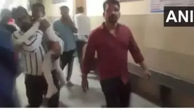 ശിവരാത്രി ഘോഷയാത്രയ്ക്കിടെ 14 കുട്ടികള്ക്ക് ഷോക്കേറ്റു ശിവരാത്രി ഘോഷയാത്രയ്ക്കിടെ 14 കുട്ടികള്ക്ക് ഷോക്കേറ്റു