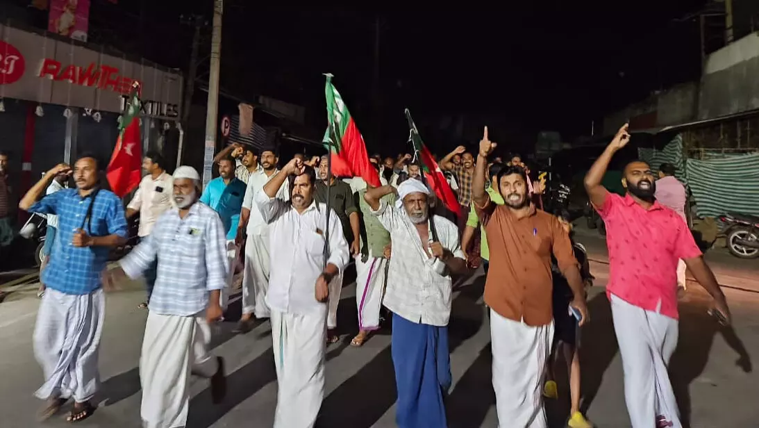 സിഎഎയ്ക്കെതിരേ ജില്ലാതലങ്ങളില് രാത്രി പ്രതിഷേധവുമായി എസ് ഡിപി ഐ(വീഡിയോ) സിഎഎയ്ക്കെതിരേ ജില്ലാതലങ്ങളില് രാത്രി പ്രതിഷേധവുമായി എസ് ഡിപി ഐ(വീഡിയോ)