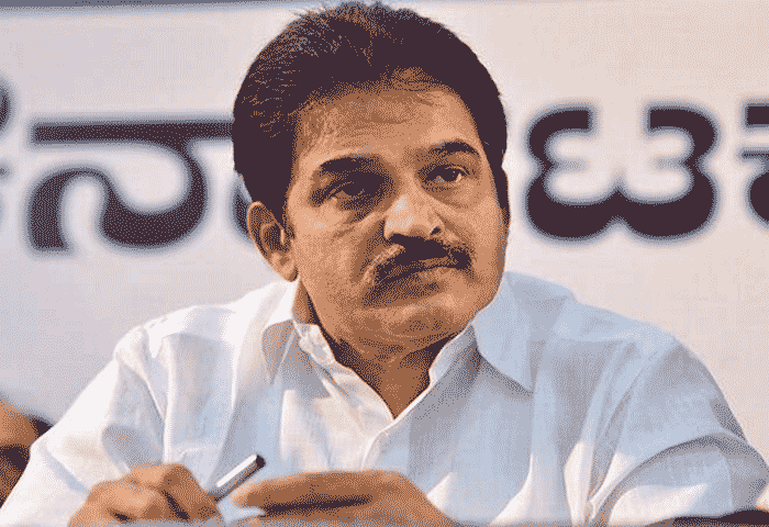 കെസി വേണുഗോപാലിനെതിരെ അപകീര്ത്തിപരമായ പരാമര്ശം; ശോഭാ സുരേന്ദ്രനെതിരെ മാനനഷ്ടത്തിന് കേസ് കെസി വേണുഗോപാലിനെതിരെ അപകീര്ത്തിപരമായ പരാമര്ശം; ശോഭാ സുരേന്ദ്രനെതിരെ മാനനഷ്ടത്തിന് കേസ്