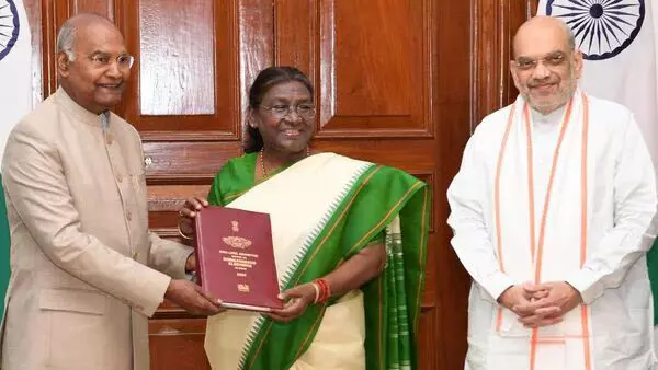 2029ല് ഒറ്റ തിരഞ്ഞെടുപ്പ്; ഉന്നതതല സമിതി റിപോര്ട്ട് രാഷ്ട്രപതിക്ക് കൈമാറി 2029ല് ഒറ്റ തിരഞ്ഞെടുപ്പ്; ഉന്നതതല സമിതി റിപോര്ട്ട് രാഷ്ട്രപതിക്ക് കൈമാറി