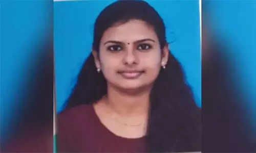 അടുത്തമാസം വിവാഹം നടക്കാനിരിക്കെ നഴ്സ് തീകൊളുത്തി മരിച്ച നിലയില് അടുത്തമാസം വിവാഹം നടക്കാനിരിക്കെ നഴ്സ് തീകൊളുത്തി മരിച്ച നിലയില്