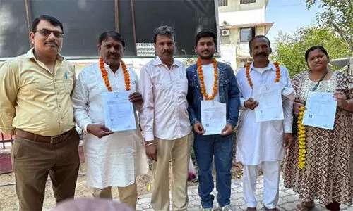 സിഎഎ വിവാദങ്ങള്ക്കിടെ ആറ് പാകിസ്താനി ഹിന്ദു കുടിയേറ്റക്കാര്ക്ക് പൗരത്വം നല്കി ഇന്ത്യ സിഎഎ വിവാദങ്ങള്ക്കിടെ ആറ് പാകിസ്താനി ഹിന്ദു കുടിയേറ്റക്കാര്ക്ക് പൗരത്വം നല്കി ഇന്ത്യ