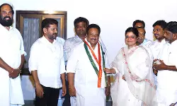 തെലങ്കാനയില് മുതിര്ന്ന ബിജെപി നേതാവ് കോണ്ഗ്രസില് ചേര്ന്നു തെലങ്കാനയില് മുതിര്ന്ന ബിജെപി നേതാവ് കോണ്ഗ്രസില് ചേര്ന്നു