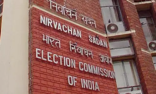 തിരഞ്ഞെടുപ്പിന് മുന്നോടിയായി ആറിടത്തെ ആഭ്യന്തര സെക്രട്ടറിമാരെ നീക്കി തിരഞ്ഞെടുപ്പ് കമ്മീഷന് തിരഞ്ഞെടുപ്പിന് മുന്നോടിയായി ആറിടത്തെ ആഭ്യന്തര സെക്രട്ടറിമാരെ നീക്കി തിരഞ്ഞെടുപ്പ് കമ്മീഷന്