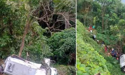 ഇടുക്കിയില്‍ വിനോദസഞ്ചാരികള്‍ സഞ്ചരിച്ച ട്രാവലര്‍ മറിഞ്ഞു; ഒരു വയസുള്ള കുട്ടിയടക്കം മൂന്ന് പേര്‍ മരിച്ചു