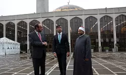 വംശഹത്യക്ക് പിന്തുണ; ഋഷി സുനകിന്റെ സന്ദര്‍ശനത്തെ തുടര്‍ന്ന് സെന്‍ട്രല്‍ മസ്ജിദ് ബഹിഷ്‌കരിക്കാന്‍ മുസ് ലിങ്ങളുടെ ആഹ്വാനം