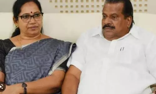 വ്യാജവാര്ത്ത; മനോരമയ്ക്ക് തിരിച്ചടി; ഇപി ജയരാജന്റെ ഭാര്യ ഇന്ദിരയ്ക്ക് പത്തുലക്ഷം നഷ്ടപരിഹാരം നല്കണം വ്യാജവാര്ത്ത; മനോരമയ്ക്ക് തിരിച്ചടി; ഇപി ജയരാജന്റെ ഭാര്യ ഇന്ദിരയ്ക്ക് പത്തുലക്ഷം നഷ്ടപരിഹാരം നല്കണം