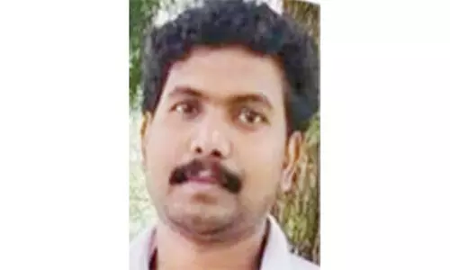 വ്യാജരേഖ ചമച്ച് കെട്ടിടങ്ങൾക്ക് നമ്പർ നൽകി; പഞ്ചായത്തിലെ സീനിയർ ക്ലാർക്ക് പിടിയിൽ വ്യാജരേഖ ചമച്ച് കെട്ടിടങ്ങൾക്ക് നമ്പർ നൽകി; പഞ്ചായത്തിലെ സീനിയർ ക്ലാർക്ക് പിടിയിൽ