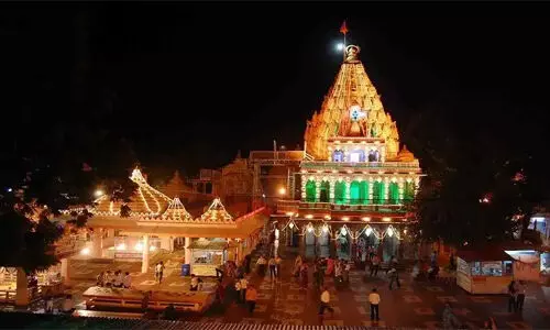 മഹാകാൽ ക്ഷേത്രത്തിലെ തീപിടിത്തം; രംഗപഞ്ചമി പൂജയ്ക്ക് പുറത്ത് നിന്നുള്ള നിറങ്ങൾ വിലക്കി മഹാകാൽ ക്ഷേത്രത്തിലെ തീപിടിത്തം; രംഗപഞ്ചമി പൂജയ്ക്ക് പുറത്ത് നിന്നുള്ള നിറങ്ങൾ വിലക്കി