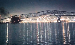 ചരക്കു കപ്പലിടിച്ചു; യു എസ്സില് ബാള്ട്ടിമോര് പാലം തകര്ന്നു;നിരവധി വാഹനങ്ങള് നദിയിലേക്ക് മറിഞ്ഞു ചരക്കു കപ്പലിടിച്ചു; യു എസ്സില് ബാള്ട്ടിമോര് പാലം തകര്ന്നു;നിരവധി വാഹനങ്ങള് നദിയിലേക്ക് മറിഞ്ഞു