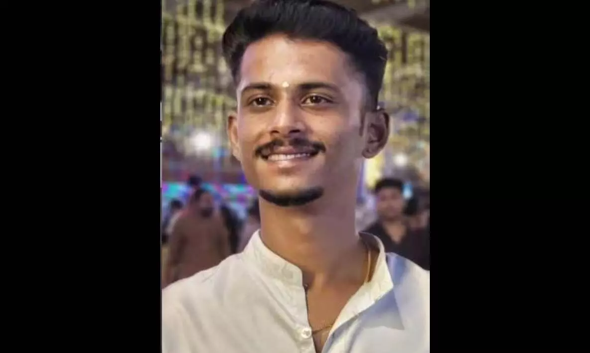 തിരുവനന്തപുരത്ത് കാറിലെത്തിയ സംഘം യുവാവിനെ വെട്ടിക്കൊന്നു തിരുവനന്തപുരത്ത് കാറിലെത്തിയ സംഘം യുവാവിനെ വെട്ടിക്കൊന്നു