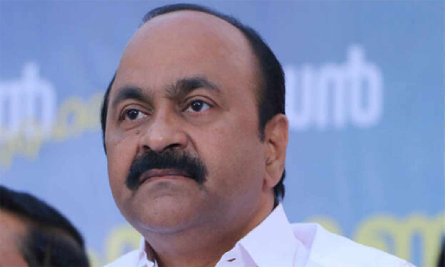 ദുഃഖ വെള്ളിയും ഈസ്റ്ററും പ്രവൃത്തി ദിനങ്ങളായി പ്രഖ്യാപിച്ച മണിപ്പൂര് സര്ക്കാരിന്റെ നടപടി ഞെട്ടിക്കുന്നതാണെന്ന് വിഡി സതീശന് ദുഃഖ വെള്ളിയും ഈസ്റ്ററും പ്രവൃത്തി ദിനങ്ങളായി പ്രഖ്യാപിച്ച മണിപ്പൂര് സര്ക്കാരിന്റെ നടപടി ഞെട്ടിക്കുന്നതാണെന്ന് വിഡി സതീശന്