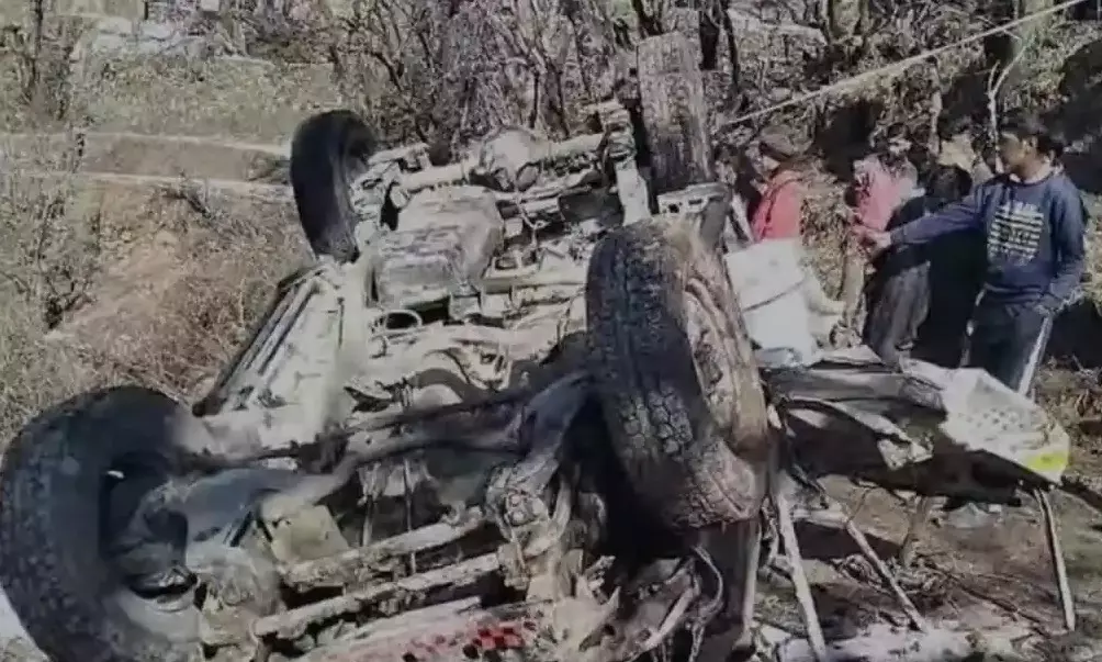 പാസഞ്ചര്‍ ടാക്സി 300 അടി താഴ്ചയിലേക്ക് വീണ് 10 മരണം; സംഭവം ജമ്മു കശ്മീരിലെ റാംബനില്‍