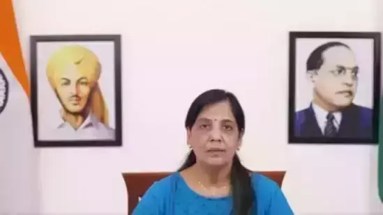 കെജ്‌രിവാളിന് പിന്തുണ അറിയിക്കാന്‍ വാട്‌സാപ് നമ്പര്‍; കെജ്‌രിവാള്‍ കൊ ആശിര്‍വാദ് ക്യാംപയിന് തുടക്കമിട്ട് സുനിത കെജ്‌രിവാള്‍