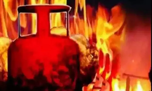 ഉത്തർപ്രദേശിൽ സിലിണ്ടർ പൊട്ടിത്തെറിച്ച് മൂന്ന് കുട്ടികളുൾപ്പെടെ നാല് പേര് മരിച്ചു ഉത്തർപ്രദേശിൽ സിലിണ്ടർ പൊട്ടിത്തെറിച്ച് മൂന്ന് കുട്ടികളുൾപ്പെടെ നാല് പേര് മരിച്ചു