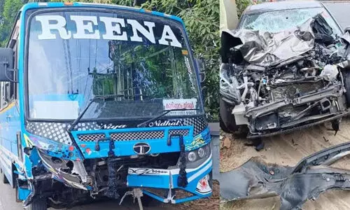 തിരൂരിൽ സ്വകാര്യബസും കാറും കൂട്ടിയിടിച്ച് 16 പേർക്ക് പരിക്ക്