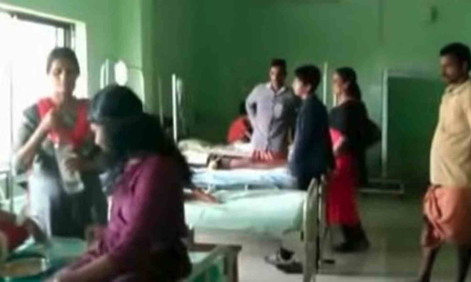 നീലേശ്വരത്ത് ഉല്സവത്തിലെ അന്നദാനത്തില് ഭക്ഷ്യവിഷബാധ; 50ഓളം പേര് ചികില്സ തേടി നീലേശ്വരത്ത് ഉല്സവത്തിലെ അന്നദാനത്തില് ഭക്ഷ്യവിഷബാധ; 50ഓളം പേര് ചികില്സ തേടി