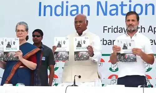 ജാതി സെൻസസ് നടപ്പാക്കും; സിഎഎയെ കുറിച്ച് മിണ്ടാതെ  കോൺഗ്രസിന്റെ പ്രകടനപത്രിക