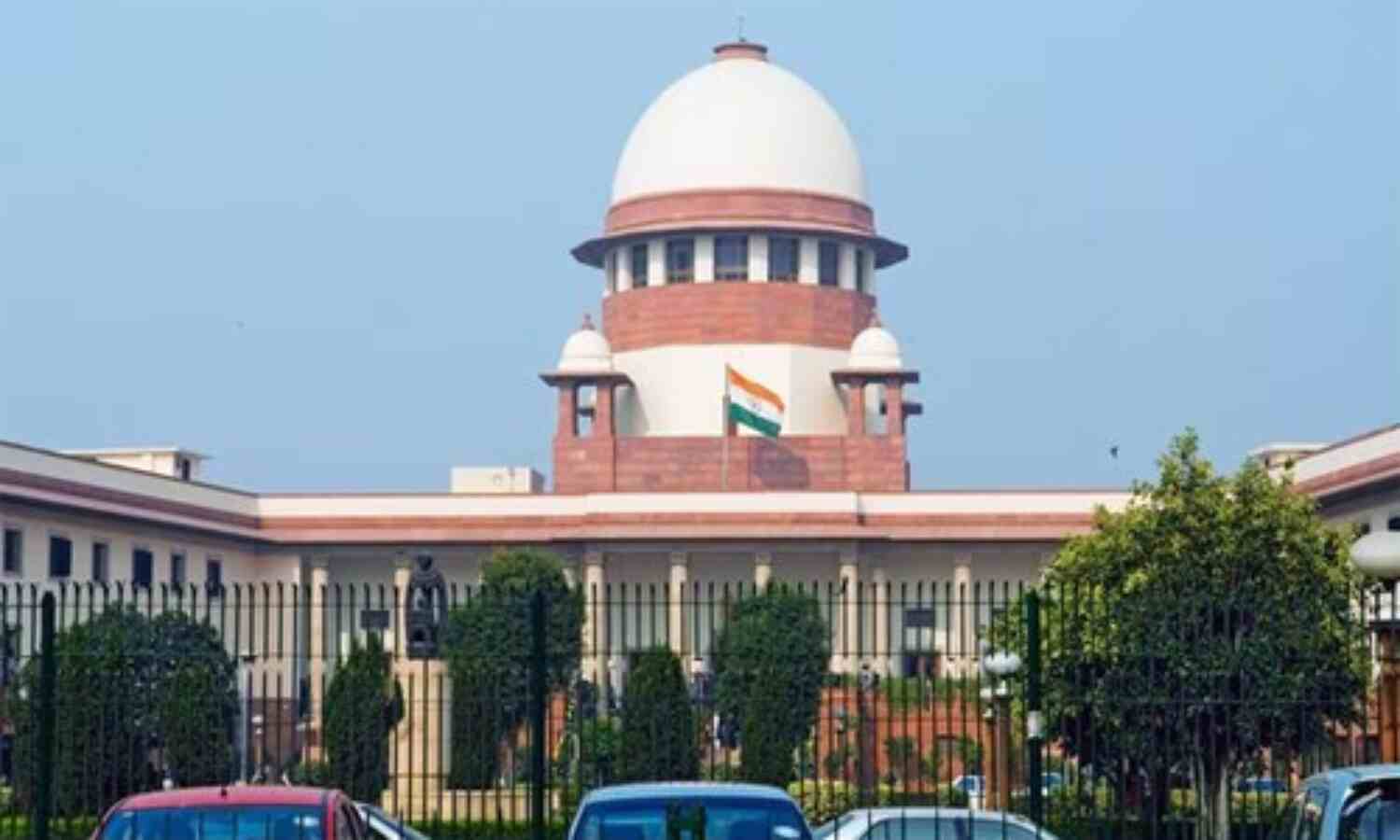 വയനാട്ടിലെ ഹൈസ്കൂള് മലയാളം അധ്യാപക നിയമനം; സുപ്രിംകോടതിയുടെ താക്കീത്, പിന്നാലെ ഉദ്യോഗാര്ത്ഥികള്ക്ക് നിയമനം വയനാട്ടിലെ ഹൈസ്കൂള് മലയാളം അധ്യാപക നിയമനം; സുപ്രിംകോടതിയുടെ താക്കീത്, പിന്നാലെ ഉദ്യോഗാര്ത്ഥികള്ക്ക് നിയമനം