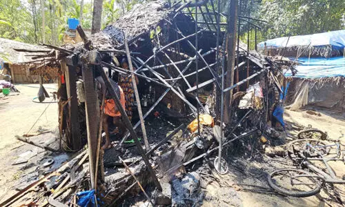 ഗ്യാസ് അടുപ്പിൽനിന്ന് തീ പടർന്ന് വീട് കത്തിനശിച്ചു ഗ്യാസ് അടുപ്പിൽനിന്ന് തീ പടർന്ന് വീട് കത്തിനശിച്ചു
