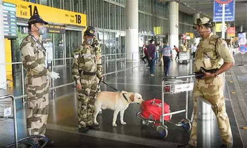 ഇന്ദിരാഗാന്ധി അന്താരാഷ്ട്ര വിമാനത്താവളത്തില്‍ ബോംബ് ഭീഷണി മുഴക്കിയ രണ്ടുയാത്രക്കാര്‍ അറസ്റ്റില്‍