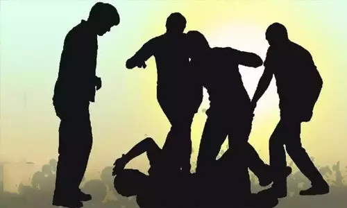 ലവ് ജിഹാദ് ആരോപിച്ച് മുസ്ലിം യുവാവിന് മർദനം ലവ് ജിഹാദ് ആരോപിച്ച് മുസ്ലിം യുവാവിന് മർദനം