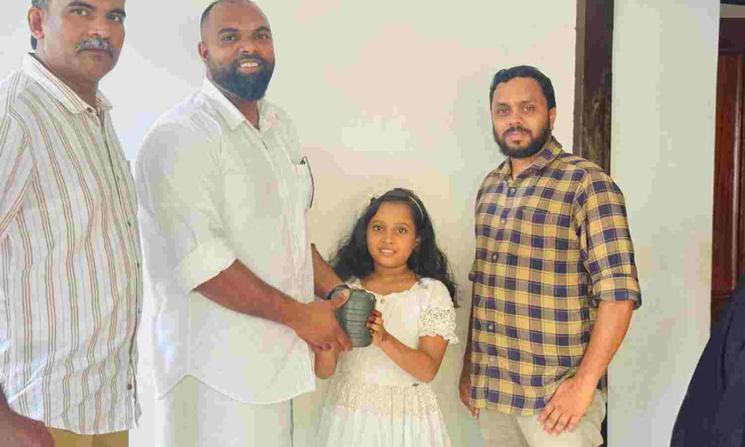 അബ്ദുര്റഹീമിന്റെ മോചനത്തിനായി കുഞ്ഞുകരുതല്; സൈക്കിള് വാങ്ങാന് സ്വരൂപിച്ച ഫണ്ട് കൈമാറി കൊച്ചുമിടുക്കി അബ്ദുര്റഹീമിന്റെ മോചനത്തിനായി കുഞ്ഞുകരുതല്; സൈക്കിള് വാങ്ങാന് സ്വരൂപിച്ച ഫണ്ട് കൈമാറി കൊച്ചുമിടുക്കി