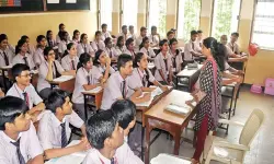 അധ്യാപകരുടെ സ്ഥലം മാറ്റം: വിധിക്കെതിരെ അപ്പീല് നല്കാൻ വിദ്യാഭ്യാസ വകുപ്പ് നിയമോപദേശം തേടും അധ്യാപകരുടെ സ്ഥലം മാറ്റം: വിധിക്കെതിരെ അപ്പീല് നല്കാൻ വിദ്യാഭ്യാസ വകുപ്പ് നിയമോപദേശം തേടും