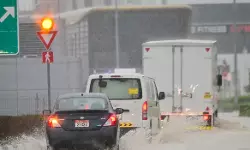 ദുബയ് വിമാനത്താവളത്തിന്റെ റണ്‍വേ വെള്ളത്തില്‍; 50ഓളം സര്‍വീസുകള്‍ റദ്ദാക്കി