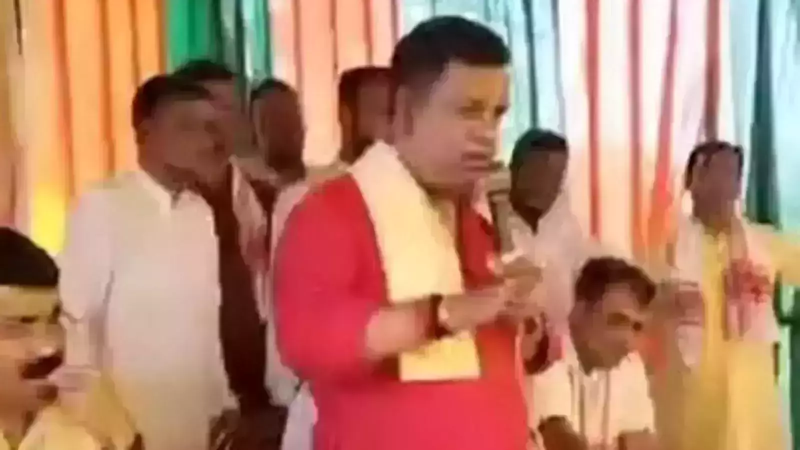 ബിജെപിക്ക് വോട്ട് ചെയ്തില്ലെങ്കില് വീട്ടില് ബുള്ഡോസര് എത്തും; ഭീഷണി പ്രസംഗവുമായി അസം എം.എല്.എ ബിജെപിക്ക് വോട്ട് ചെയ്തില്ലെങ്കില് വീട്ടില് ബുള്ഡോസര് എത്തും; ഭീഷണി പ്രസംഗവുമായി അസം എം.എല്.എ