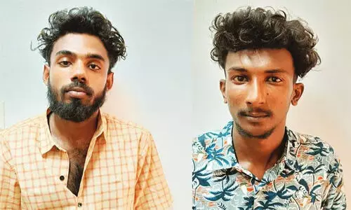 മദ്യം നൽകി വിദ്യാർഥിനികളെ പീഡിപ്പിച്ച രണ്ടുപേർ പിടിയിൽ മദ്യം നൽകി വിദ്യാർഥിനികളെ പീഡിപ്പിച്ച രണ്ടുപേർ പിടിയിൽ