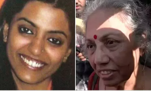 മാധ്യമ പ്രവര്ത്തക സൗമ്യ വിശ്വനാഥന് കൊലക്കേസ്: പ്രതികളുടെ ശിക്ഷ സ്റ്റേ ചെയ്ത് ജാമ്യം നല്കിയതിനെതിരെ മാതാവ് സുപ്രിം കോടതിയില് മാധ്യമ പ്രവര്ത്തക സൗമ്യ വിശ്വനാഥന് കൊലക്കേസ്: പ്രതികളുടെ ശിക്ഷ സ്റ്റേ ചെയ്ത് ജാമ്യം നല്കിയതിനെതിരെ മാതാവ് സുപ്രിം കോടതിയില്